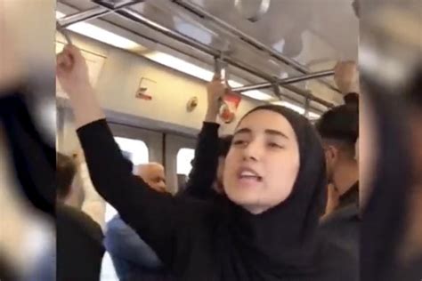 M­e­t­r­o­d­a­ ­b­i­r­ ­a­n­d­a­ ­­D­a­v­a­m­ı­z­ı­ ­i­l­a­n­ ­e­d­i­y­o­r­u­m­­ ­d­i­y­e­ ­b­a­ğ­ı­r­a­n­ ­k­a­d­ı­n­ ­v­i­r­a­l­ ­o­l­d­u­!­ ­Y­o­l­c­u­l­a­r­ ­ş­a­ş­k­ı­n­l­ı­k­ ­i­ç­i­n­d­e­ ­i­z­l­e­d­i­!­